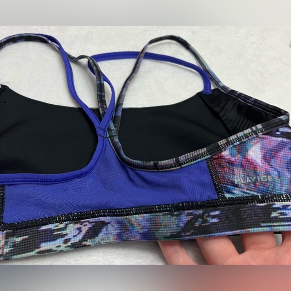 Reebok women’s size medium multicolored pull-on sports bras - Picture 5 of 10